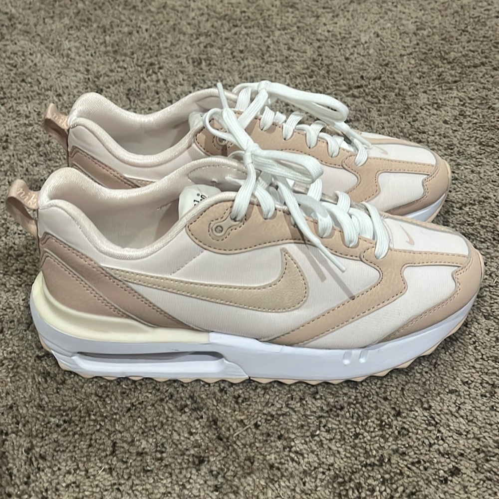 Women’s Nike 9.5